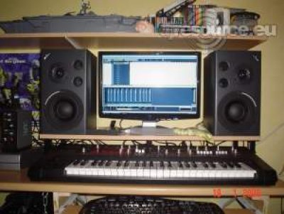 Our MEMBERS can Enlarge : tek-zotic's DJ-Booth